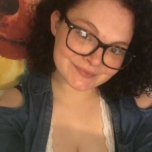 Meet your Posher, Cassandra